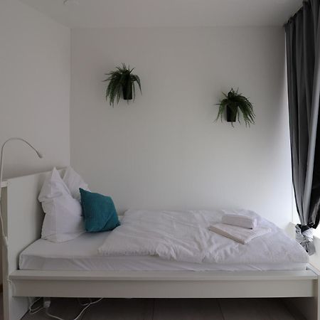 Gross, Modern, Vollausgestattet, Gemuetlich Mit Kueche Und Parkplatz Fuer Urlaub Oder Business Apartment Kettig ภายนอก รูปภาพ
