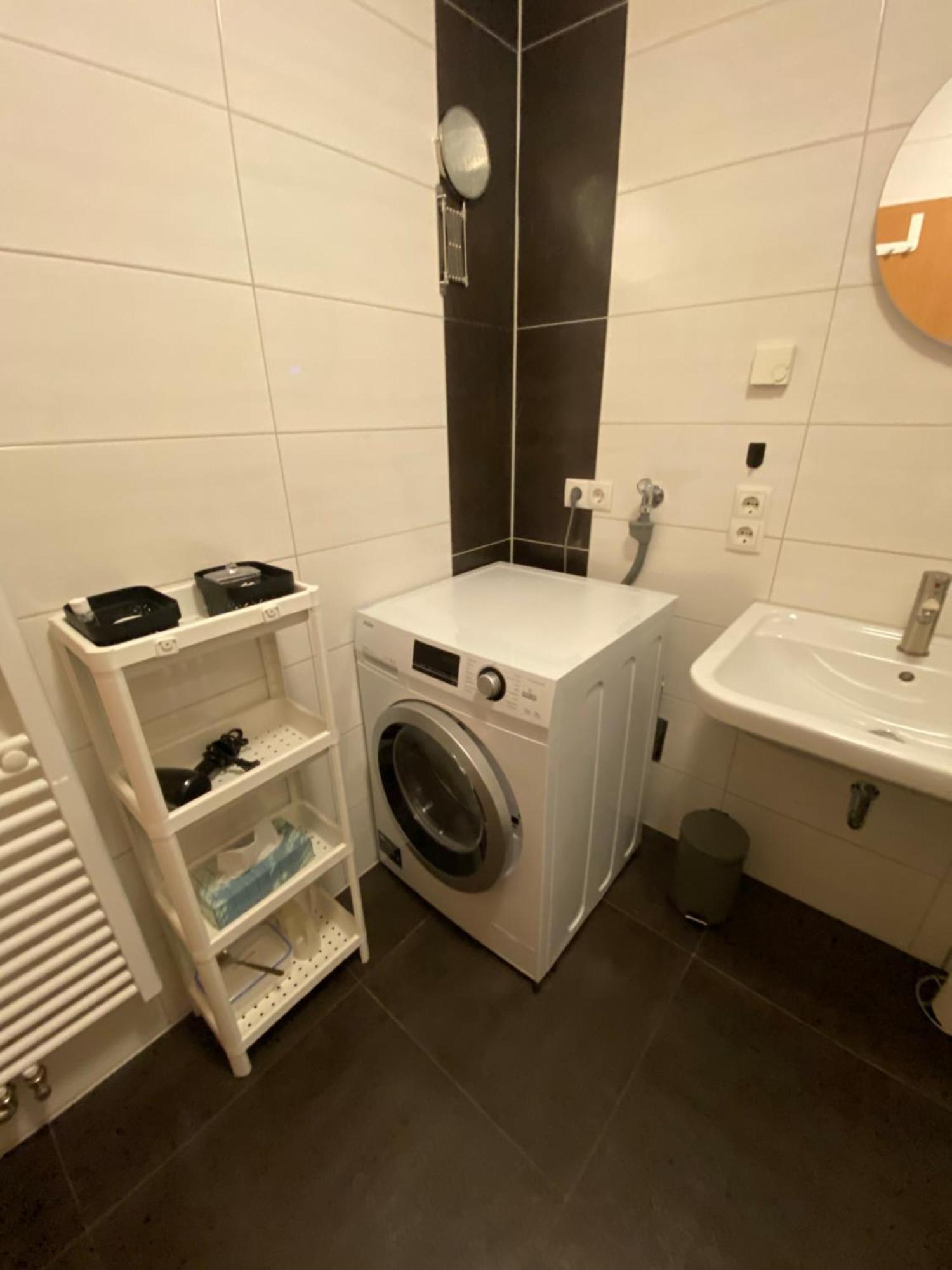 Gross, Modern, Vollausgestattet, Gemuetlich Mit Kueche Und Parkplatz Fuer Urlaub Oder Business Apartment Kettig ภายนอก รูปภาพ